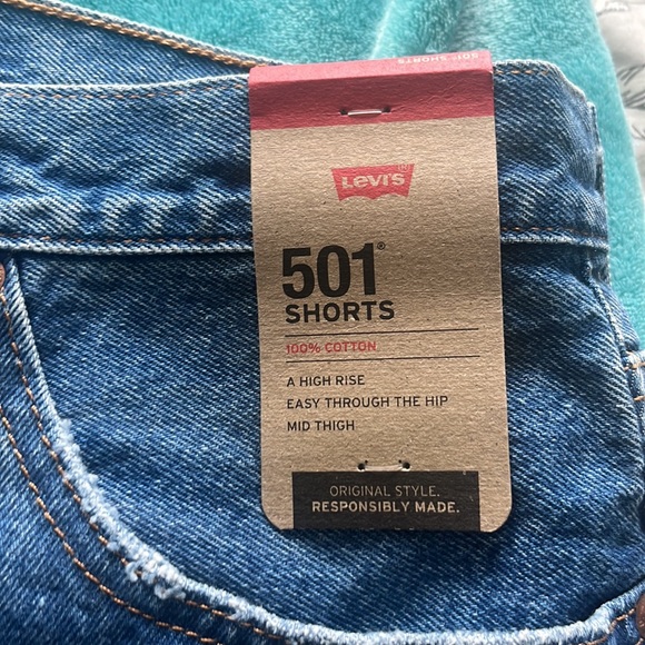 Brand new Levi’s shorts with tags on them - Picture 6 of 6